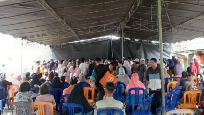 Bantuan Pangan Bulan April 2024 Turun, Warga Ramai Antri di Kantor Pos