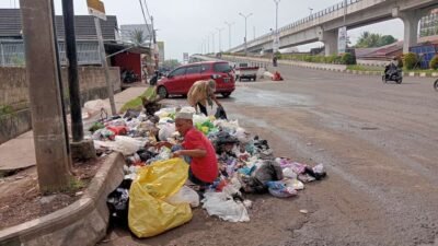 Sampah berserakan di pinggir jalan, Gubernur Haji Bastari