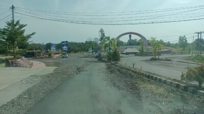 Jalan Sultan Nawawi Tak Kunjung Diperbaiki