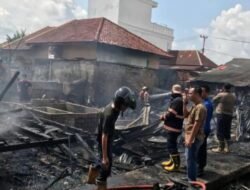 Dua rumah dan dua tempat tidur di Jakabaring hangus hangus arang