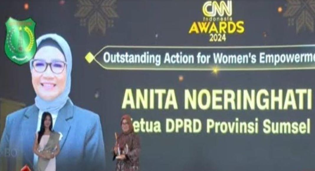 Anita Noeringhati Raih Penghargaan CNN Indonesia